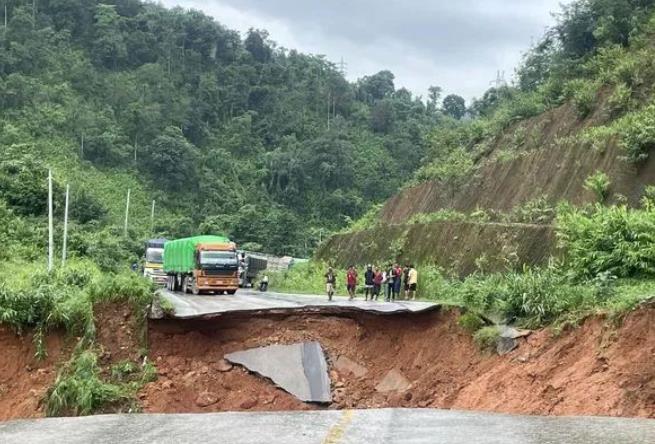 缅泰边境公路塌方交通受阻边贸活动仍能正常进行